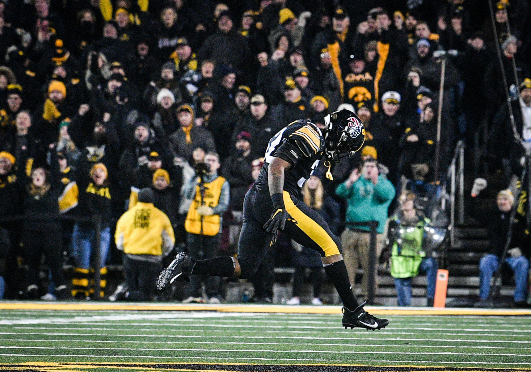 111619-qct-spt-iowa-minn-foot-158a.jpg